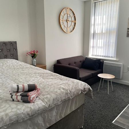 Bv Comfy Budget Studio At Quebec Street Bradford ブラッドフォード エクステリア 写真